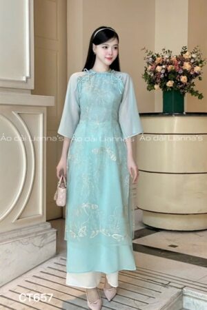 Áo dài cách tan xanh hoa tiet