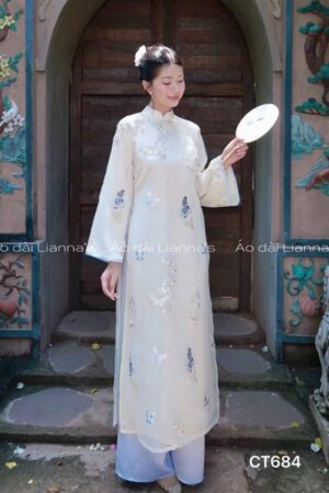 Cách Tân suông thêu hoa tiet bướm xanh