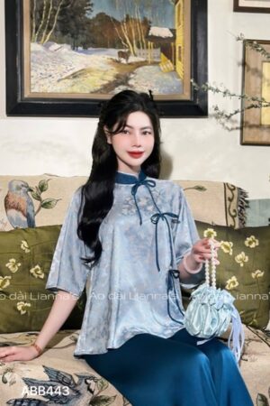 Bà ba tơ xanh thắt nơ