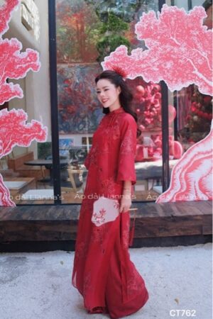 Áo dài cách tân hoa đào đỏ