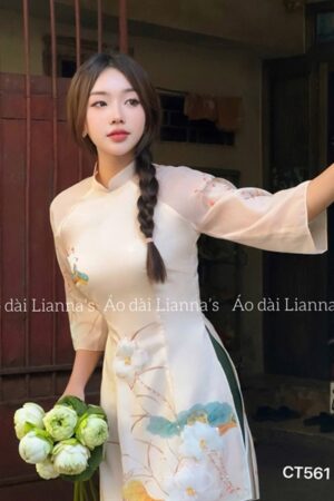 Áo dài cách tan hoa sen tong màu be