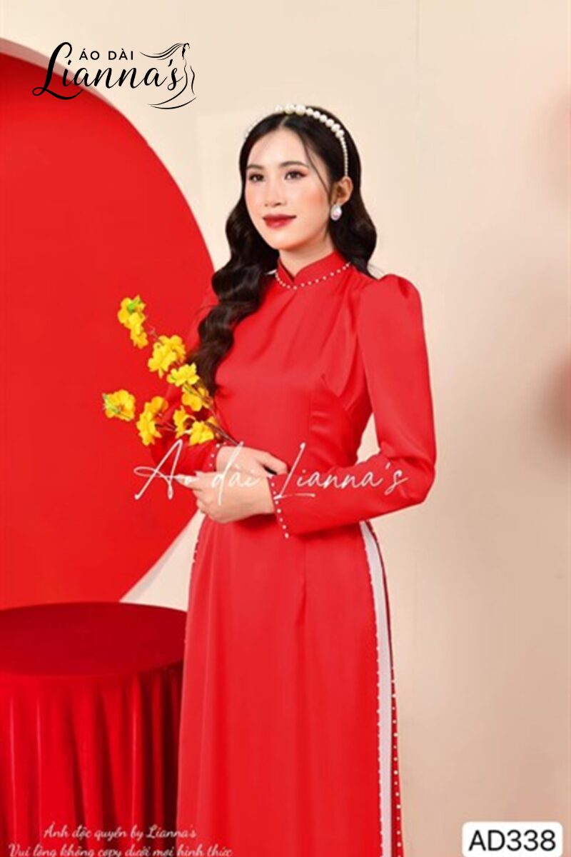 Đỏ 4 tà phối trắng – Mẫu áo dài nổi bật, thanh lịch và cuốn hút cho nhiều dịp đặc biệt Đỏ 4 tà phối trắng