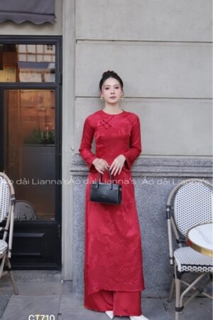 Áo dài cách tan tơ hoa đỏ
