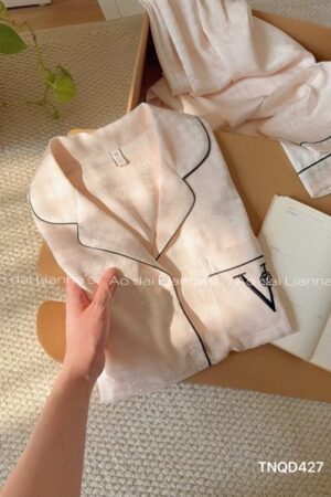 set lua tay ngắn quần dài kitty in chìm LV maug be