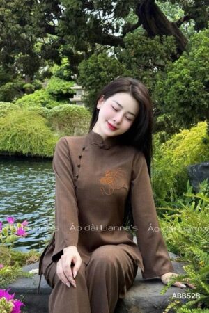 Set pháp phục nâu nút Ngọc trai