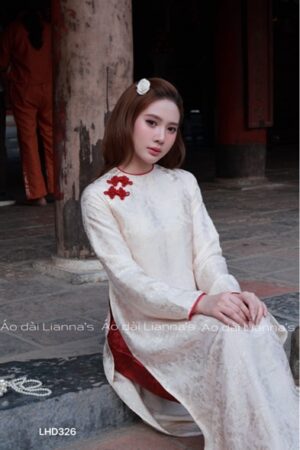 Áo dài tơ tằm tông da khuy ngọc đỏ