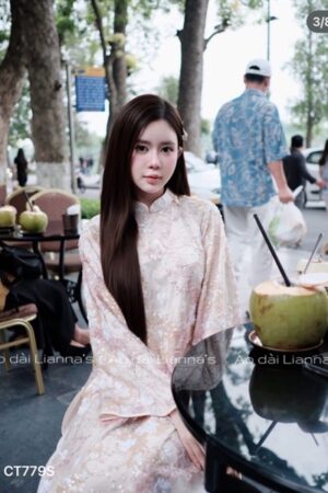 Áo dài kim sa hoa nền kem