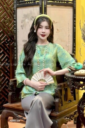 Áo bà ba tơ tằm chữ thọ xanh lá cổ thắt bím