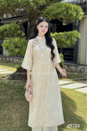 Áo dài cách tan kem ren hoa cổ thắt bím