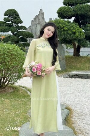 Áo dài suông xanh cốm kết hoa
