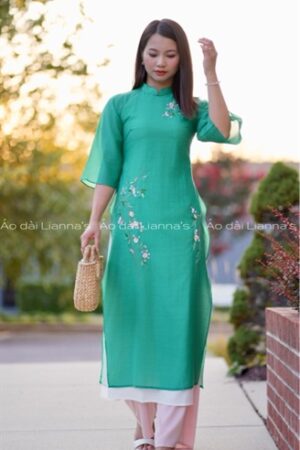 Áo dài cách Tân thêu hoa tông xanh lá