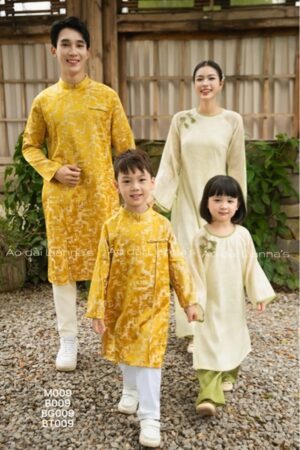 Trang chủ Áo dài nam vàng gia đình An Nhiên