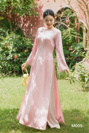 Áo dài mẹ Hồng gia đình Xuân thiên thanh