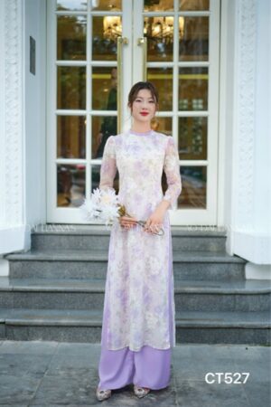 Áo dài cách tân ren hoa tím viền cổ tím