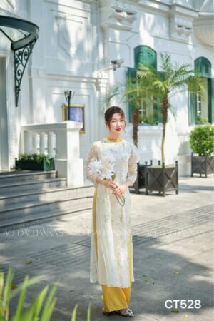 Áo dài cách tan ren hoa vàng viền cổ vànd