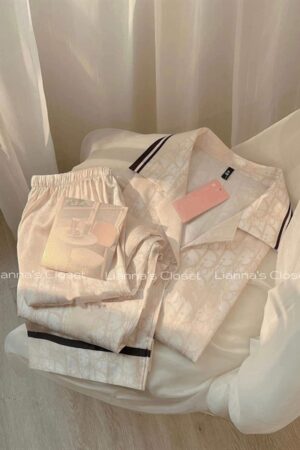 tay ngắn quần dài Dior be