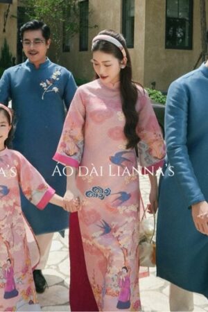 ao dai bé gái gia đình Hồng