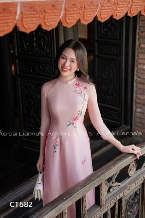 Áo dài cách tan Hồng thêu hoa quan hong sen kiotviet 8b40e8b804f6ae0019cf77111ee91fa9