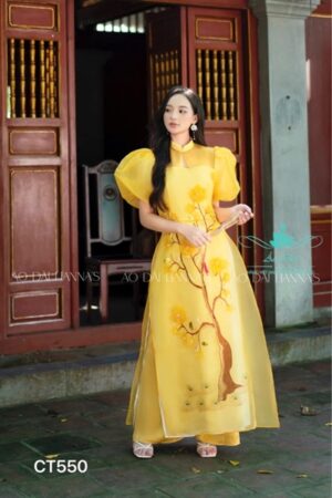 Áo dài cách tan vàng Tết tay phồng