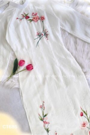 Áo dài cách Tân tơ trắng thêu hoa đỏ quan xanh kiotviet e9d7fe05a5e963e837a7e73bd84876ab