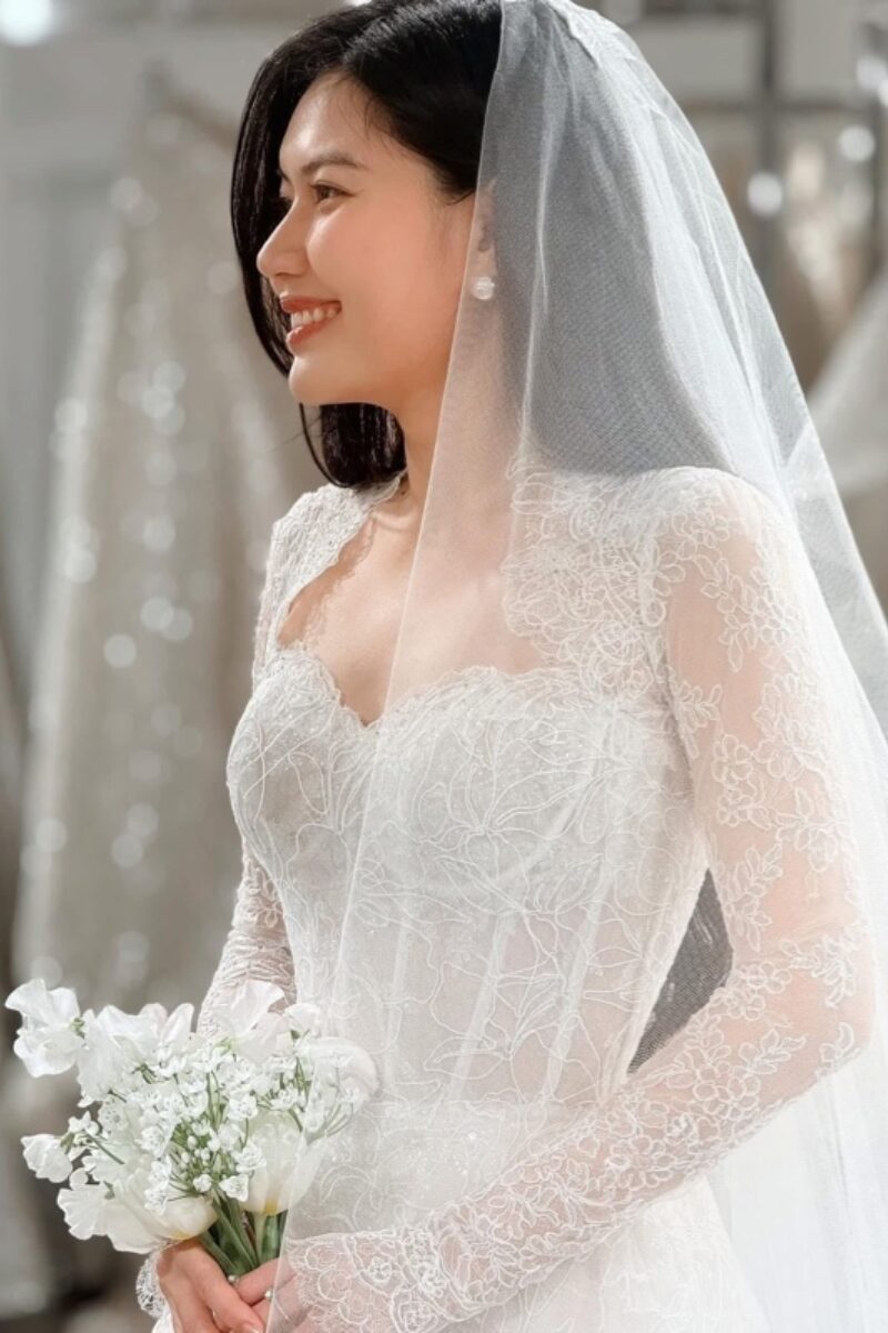 Áo cưới cho cô dâu trung