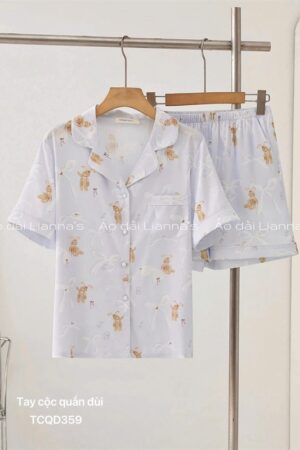 Set lụa đùi Sally gấu nâu nền xanh