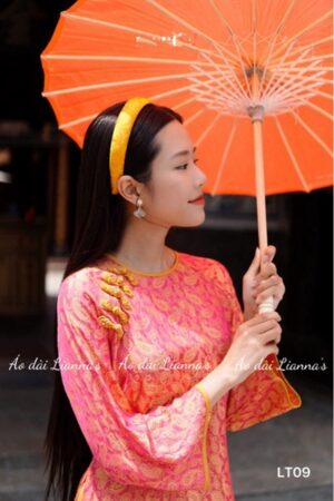 Áo dài gấm lua lông công Hồng