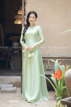 Áo dài lụa tơ tằm xanh cốm cổ tròn