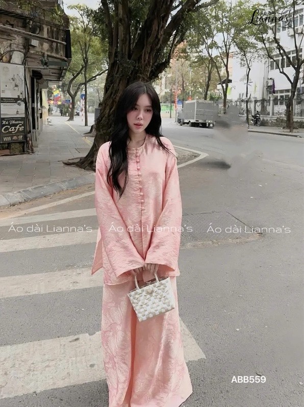 Áo bà ba lụa màu hồng có sẵn tại Mỹ tại Áo Dài Lianna's