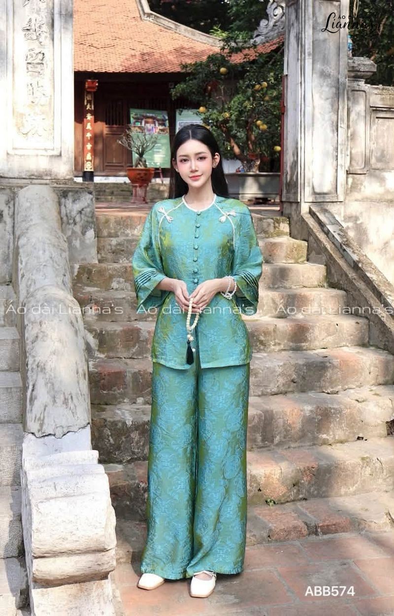 Áo bà ba tơ tằm màu xanh ngọc phối họa tiết
