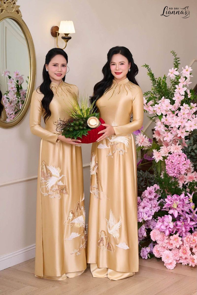 Áo Dài Bà Sui Tại Mỹ: Mẫu Đẹp, Sang Trọng Cho Ngày Trọng Đại Áo dài bà sui tại Mỹ tông hồng phấn thêu hoa sen