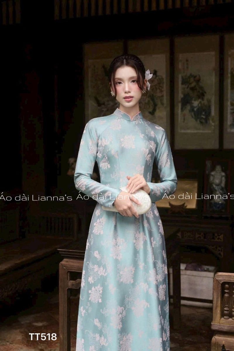 Áo dài truyền thống chiết eo tôn dáng màu xanh pastel họa tiết hoa