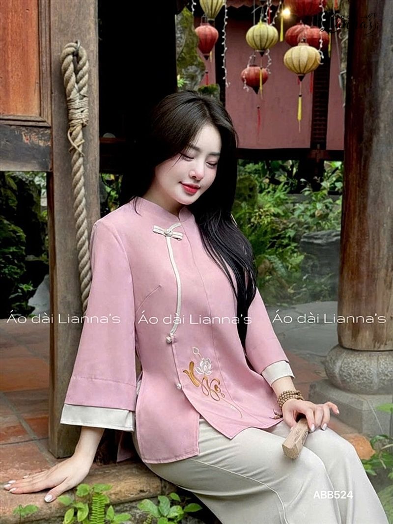 Pháp phục nữ lụa mỏng màu be phù hợp mùa hè tại Mỹ