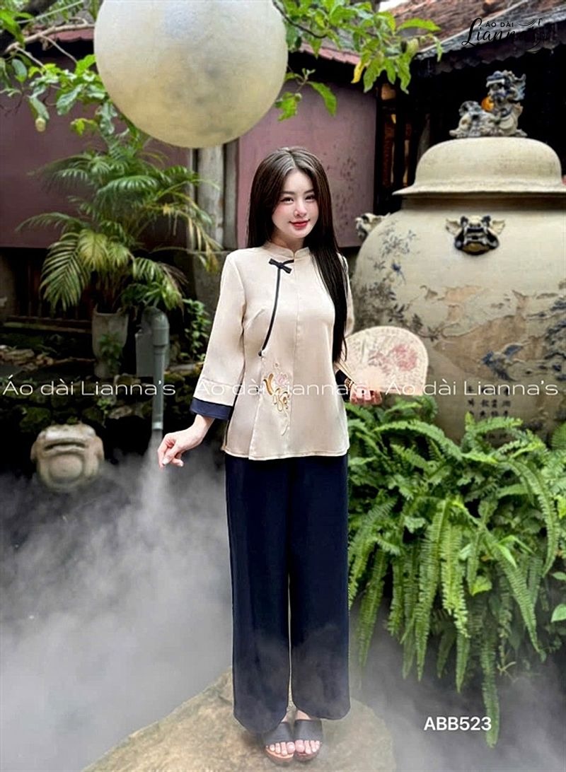 Pháp phục nữ tay dài chất liệu nhẹ phù hợp thời tiết giao mùa