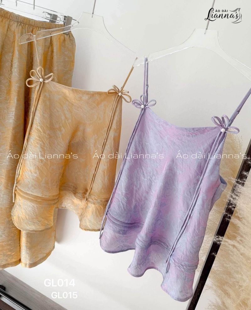 Set 2 Dây Tencel Tằm Ánh: Chất Liệu Mềm Mát, Sang Trọng Cho Ngày Thường Set 2 dây Tencel tằm ánh 2 màu treo cận cảnh chất vải