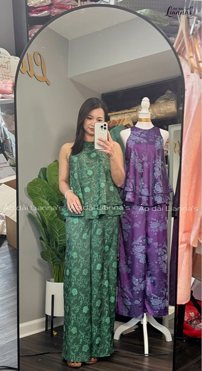 Yếm Gấm Lụa Cao Cấp - Set Yếm Sang Trọng Cho Mọi Dịp Set yếm gấm lụa cao cấp màu xanh rêu họa tiết hoa dệt nổi