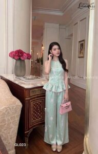 Set áo lụa gấm peplum màu xanh mint họa tiết hoa hồng phối quần ống rộng
